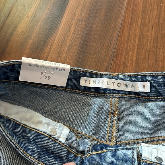 NWT Tinseltown Ripped Hi-Rise Straight Leg Distressed Darling Wash Jeans Size 9 - Picture 7 of 12